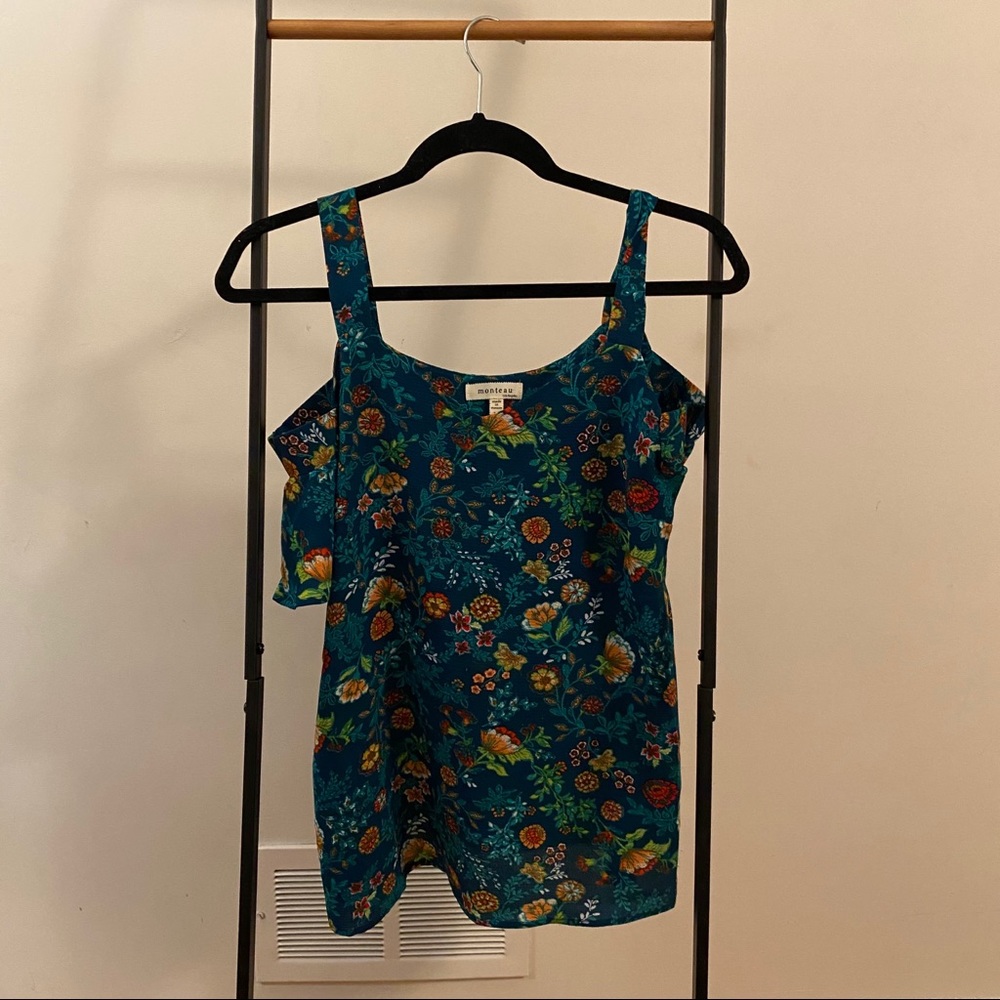Cold Shoulder Green Flower Tee -M
